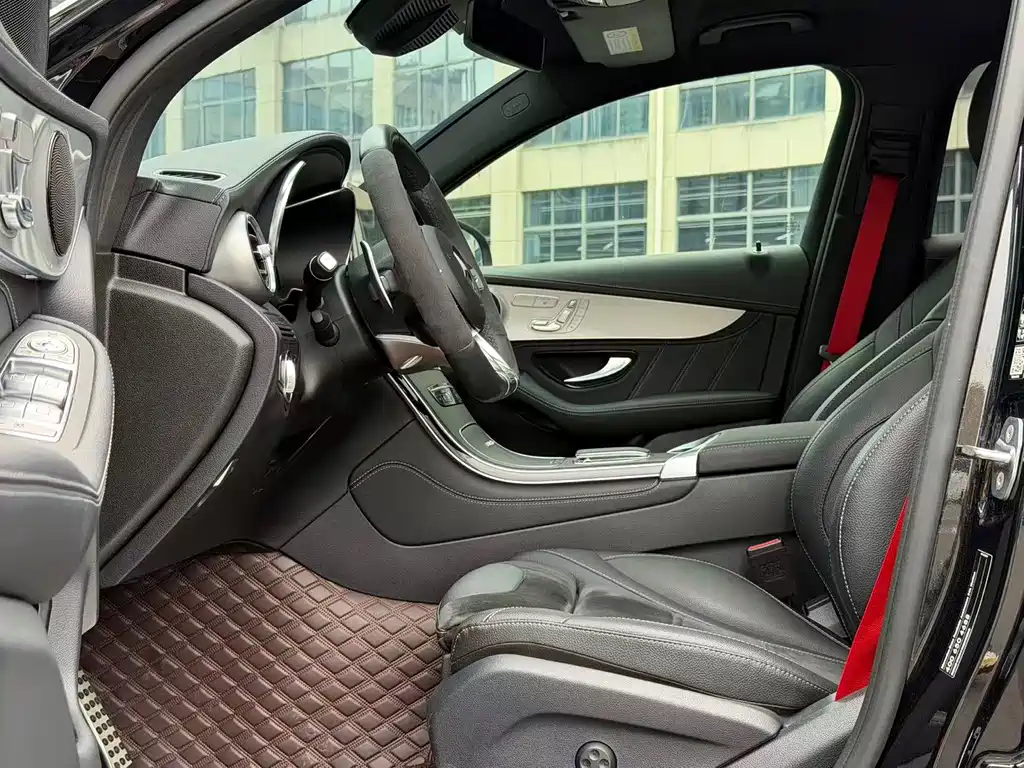 Mercedes-Benz GLC AMG 2021 — фото 6