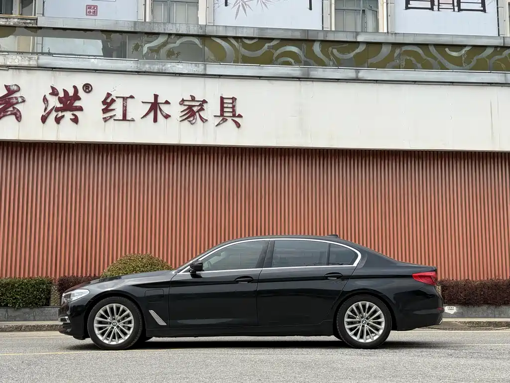 BMW 5 Series New Energy 2020 — фото 4