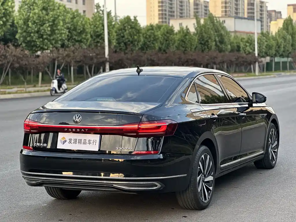 Volkswagen Passat 2023 — фото 18