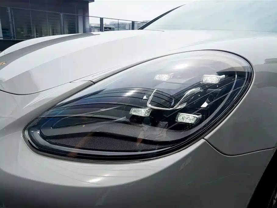 Porsche Panamera 2018 — фото 20