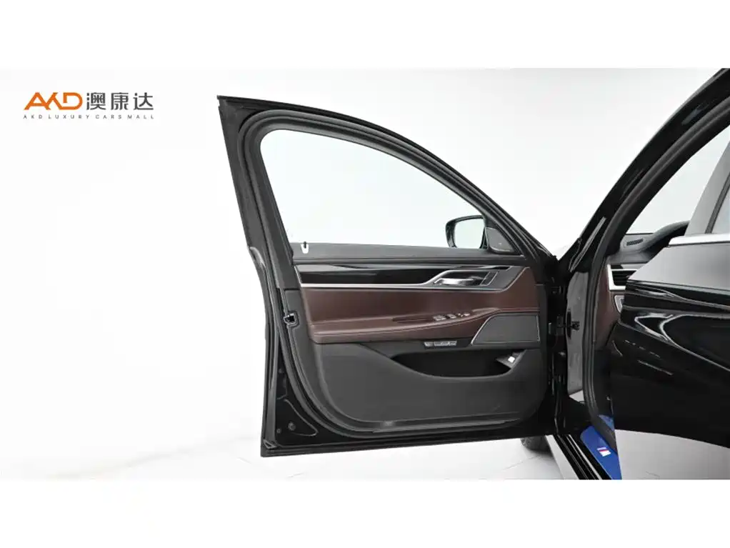 BMW 7 Series 2017 — фото 10