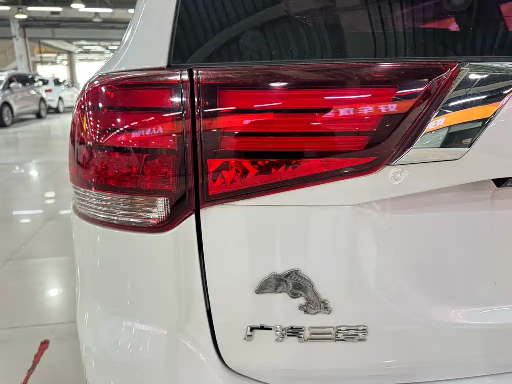 Mitsubishi Outlander 2017 — фото 21