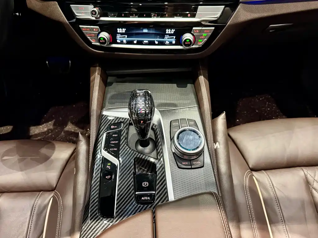 BMW 5 Series 2022 — фото 11
