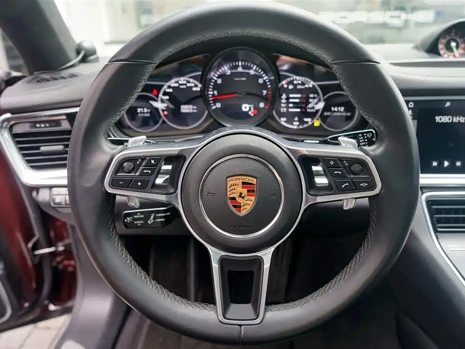 Porsche Panamera 2018 — фото 15