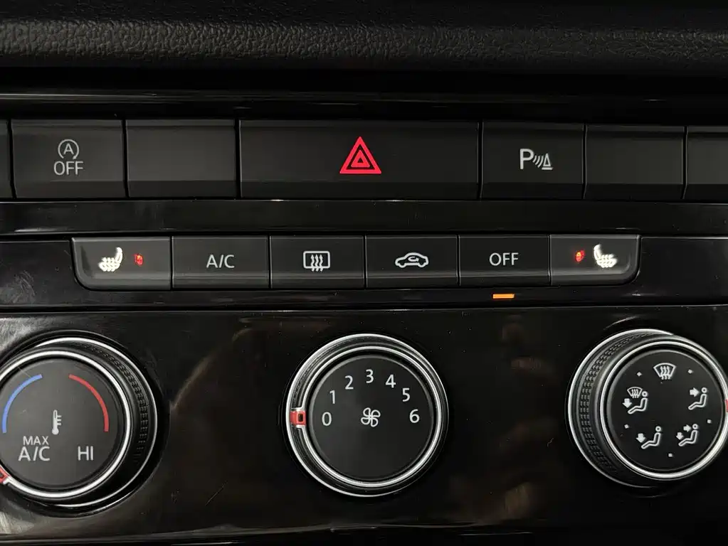 Volkswagen T-Roc 2023 — фото 11