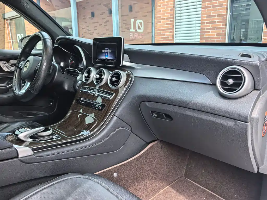 Mercedes-Benz GLC 2019 — фото 14