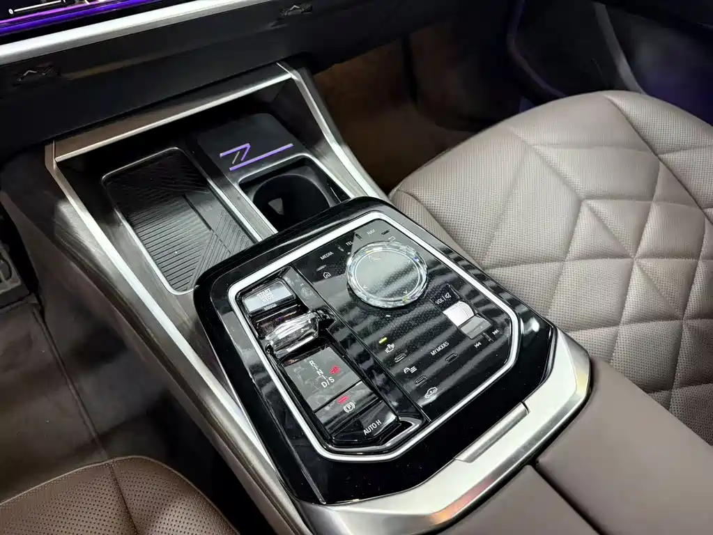 BMW 7 Series 2025 — фото 19