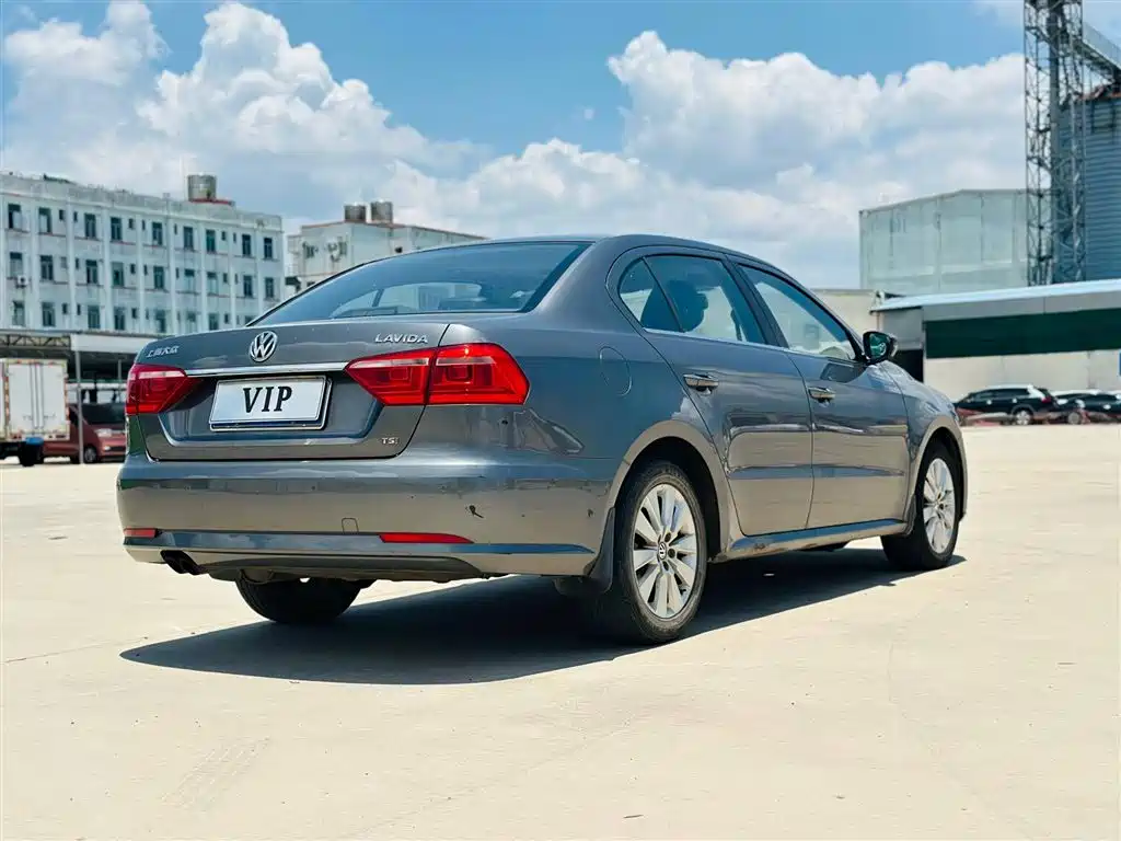 Volkswagen Lavida 2013