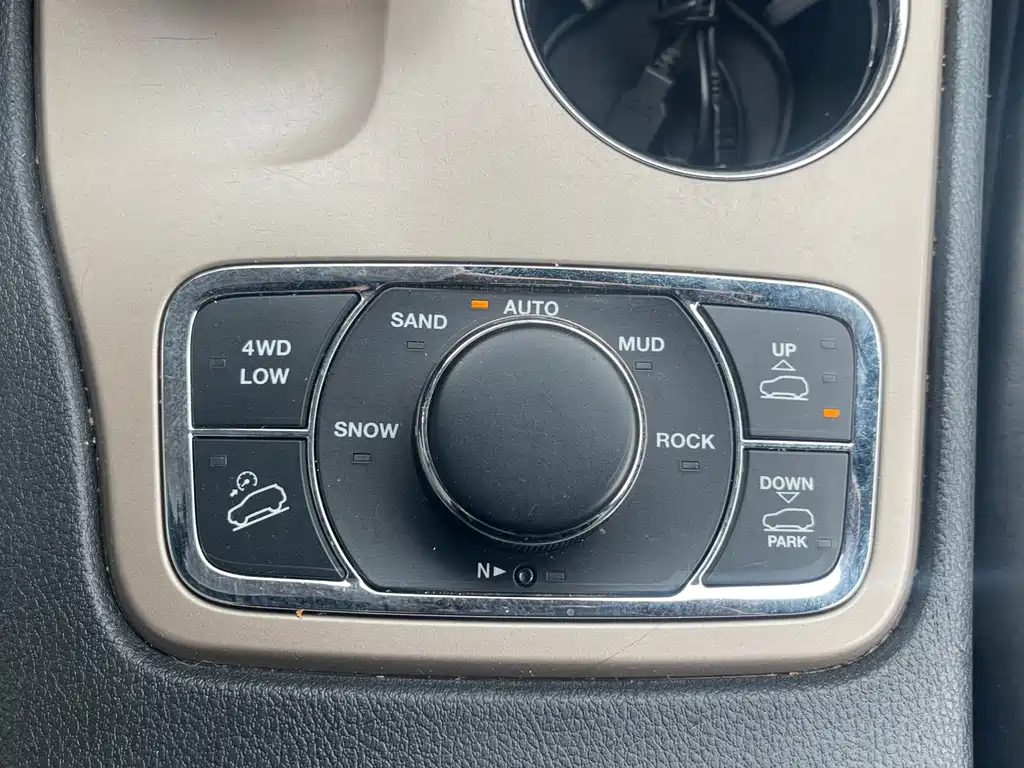 Jeep Grand Cherokee 2015 — фото 13