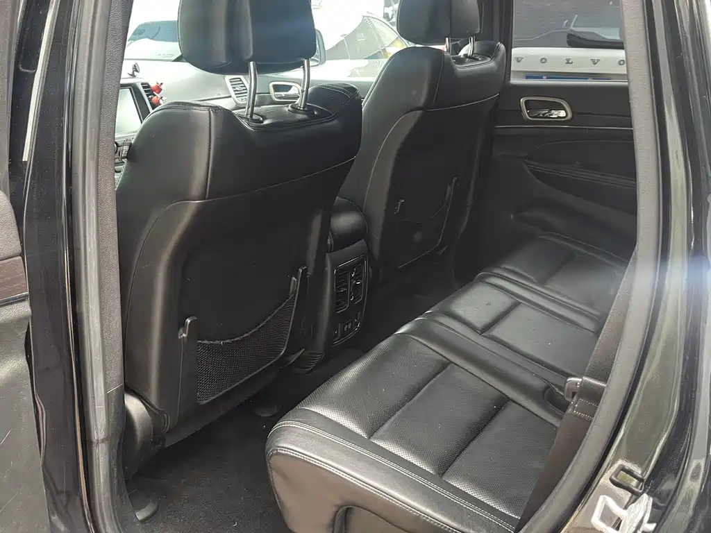 Jeep Grand Cherokee 2015 — фото 6
