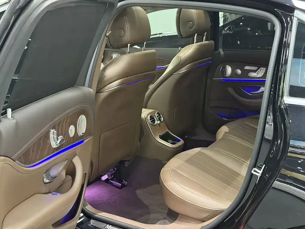 Mercedes-Benz E-Class 2022 — фото 17