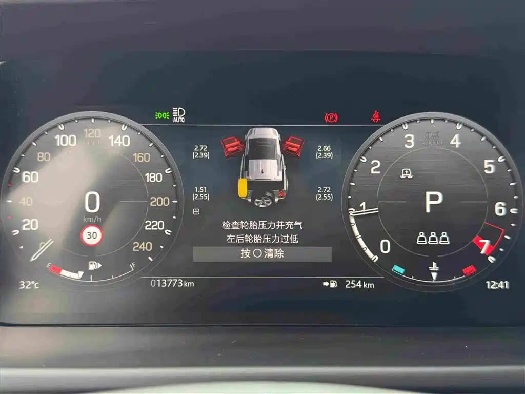 Land Rover Defender 2025 — фото 18