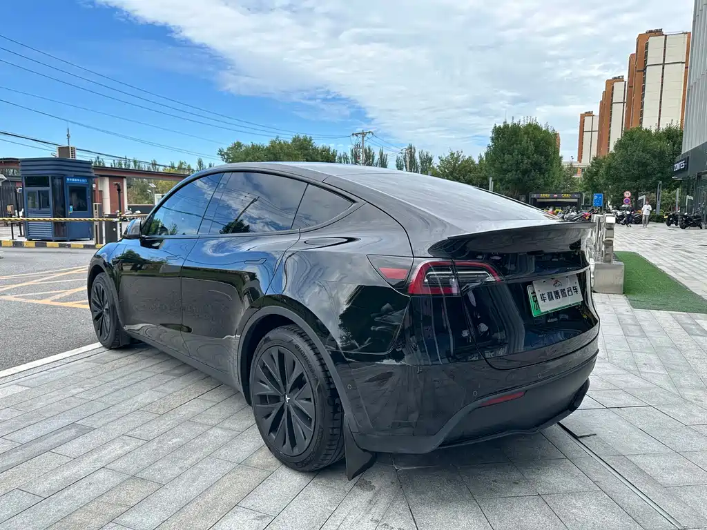 Tesla Model Y 2023 — фото 13
