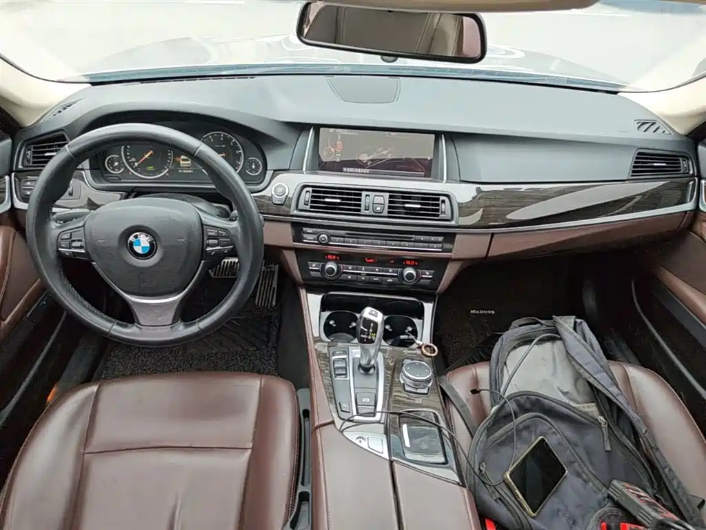 BMW 5 Series 2016 — фото 16