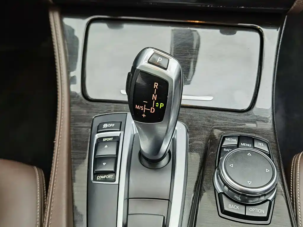 BMW 5 Series 2016 — фото 13