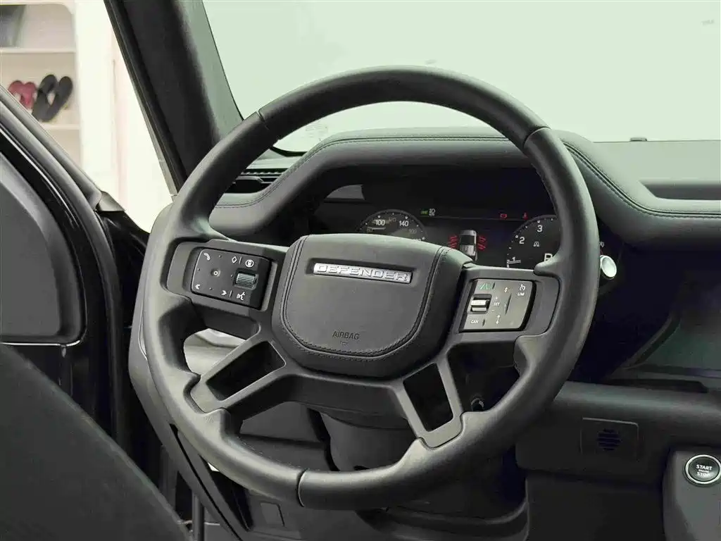 Land Rover Defender 2025 — фото 13