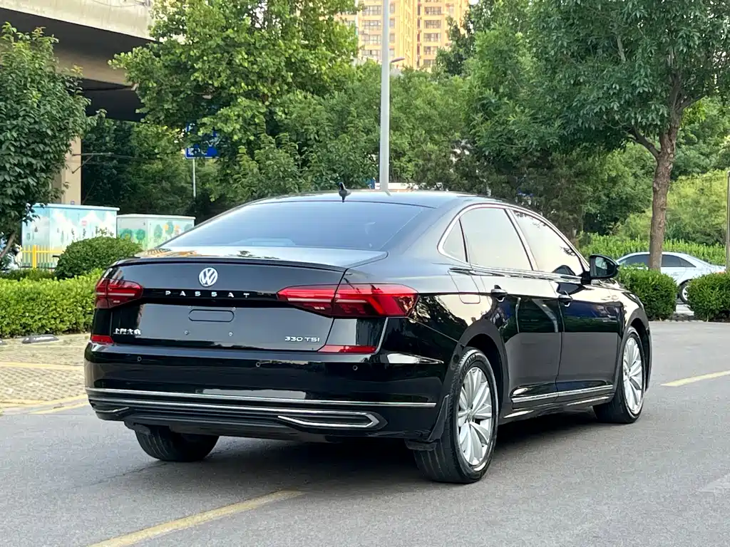 Volkswagen Passat 2019 — фото 12