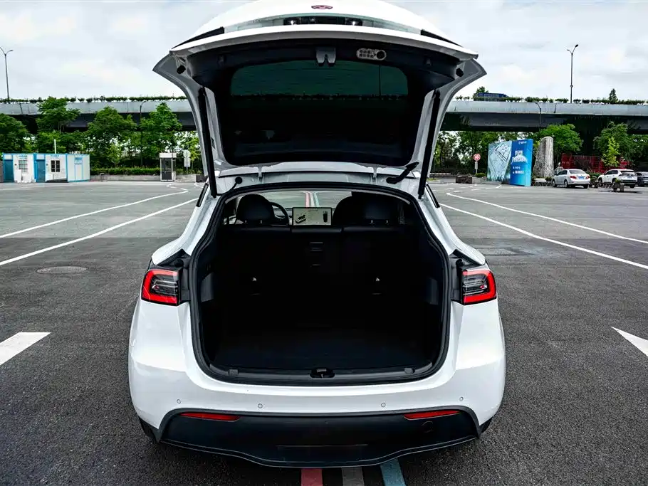 Tesla Model Y 2022 — фото 9