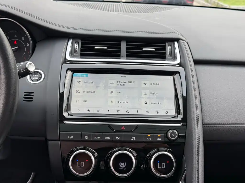 Jaguar E-PACE 2019 — фото 13
