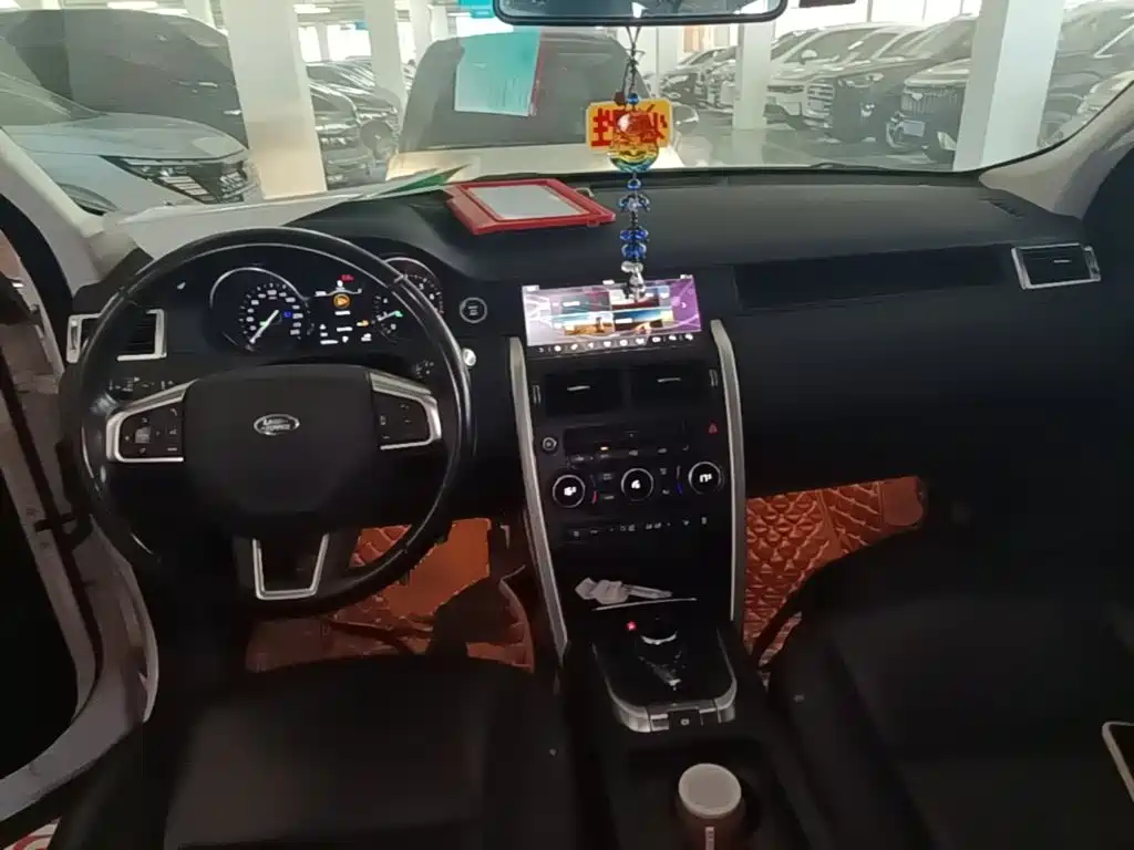Land Rover Discovery Sport 2018 — фото 10