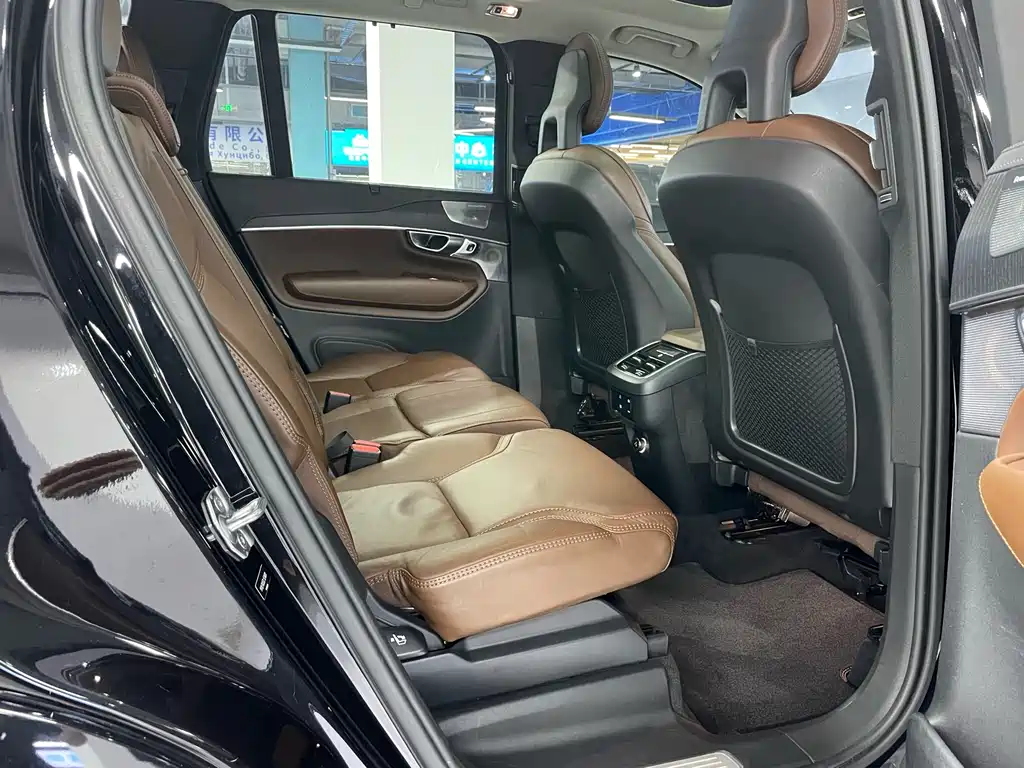 Volvo XC90 2019 — фото 11