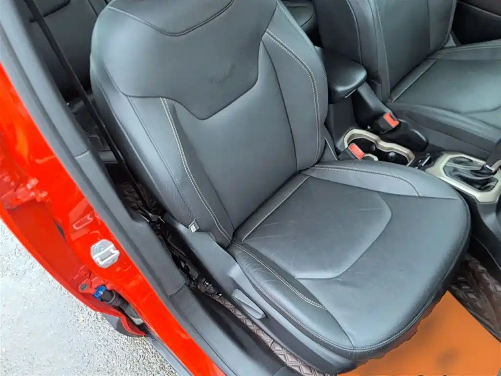 Jeep Renegade 2018 — фото 25