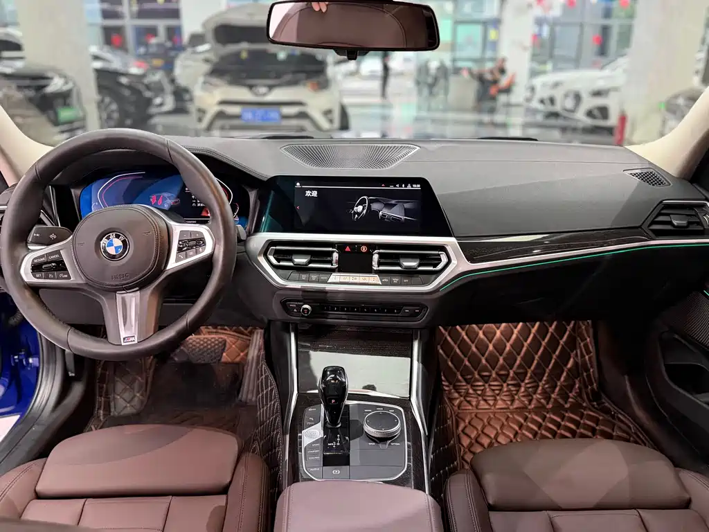 BMW 3 Series 2019 — фото 10