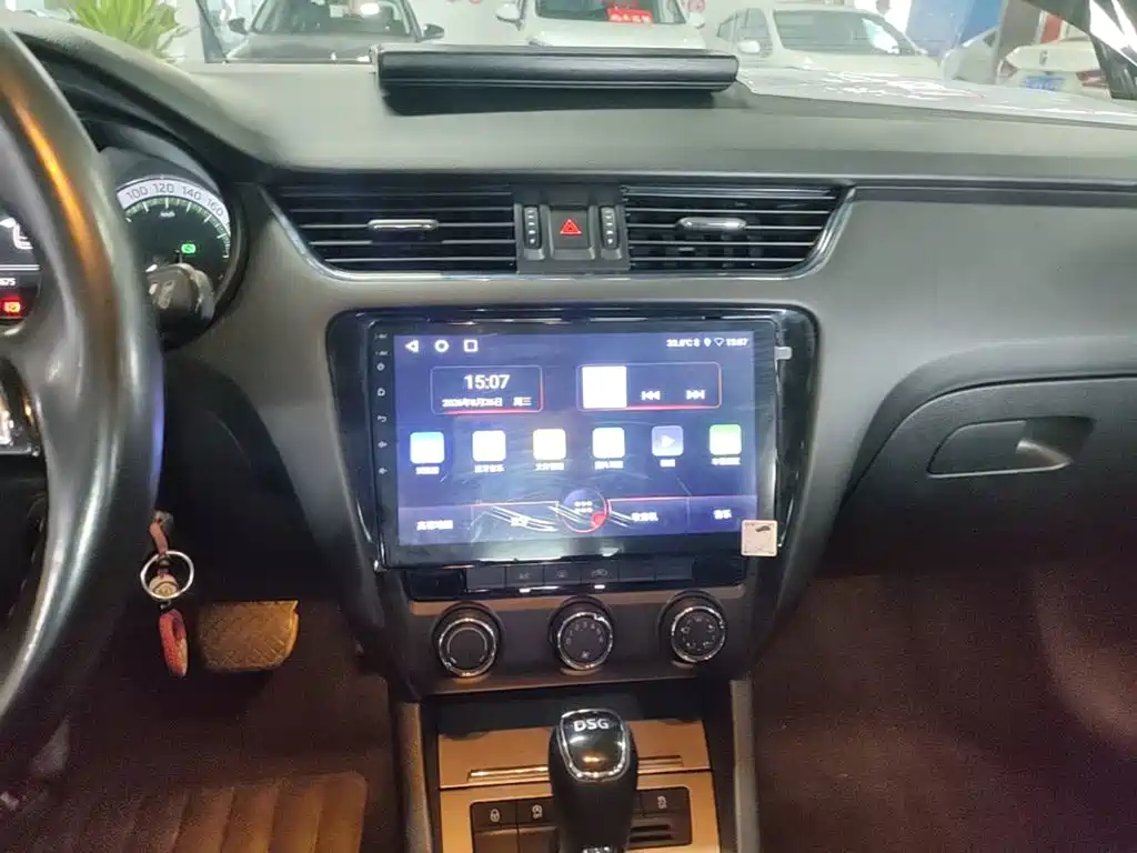 Skoda Octavia 2018 — фото 13