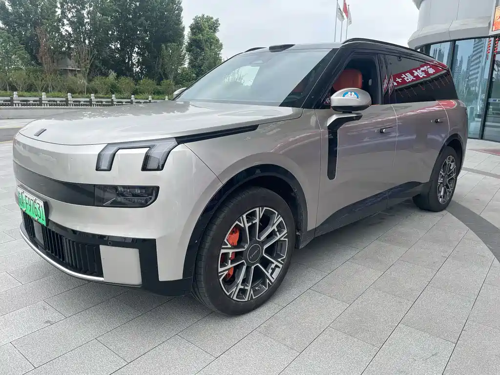 Lynk & Co 900 2025