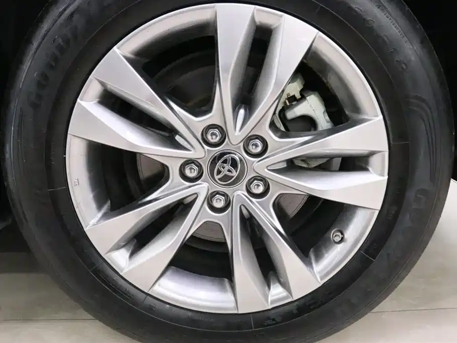 Toyota Granvia 2023 — фото 25