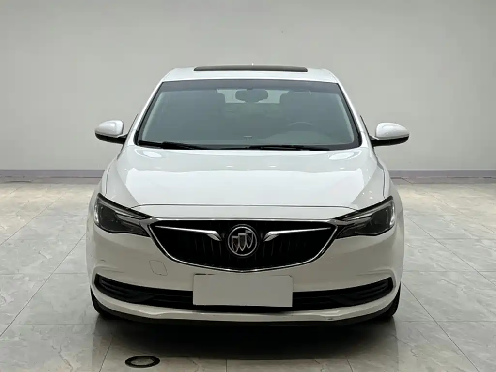 Buick Excelle 2019 — фото 1