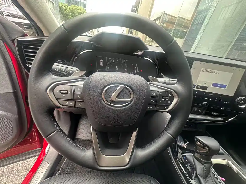 Lexus NX 2025