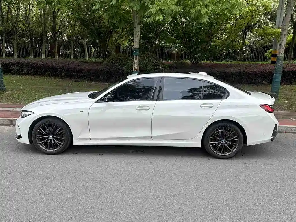 BMW 3 Series 2024 — фото 11