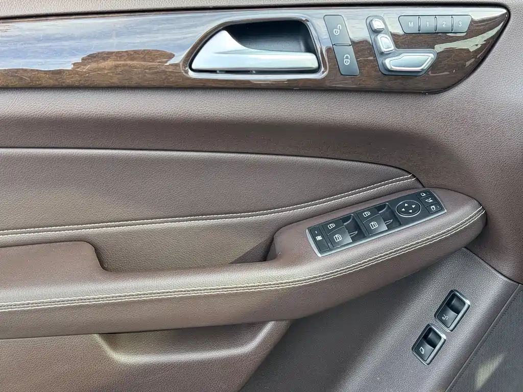 Mercedes-Benz GLS 2017 — фото 15
