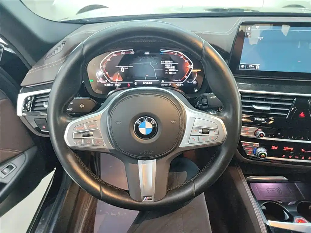 BMW 5 Series 2023 — фото 11