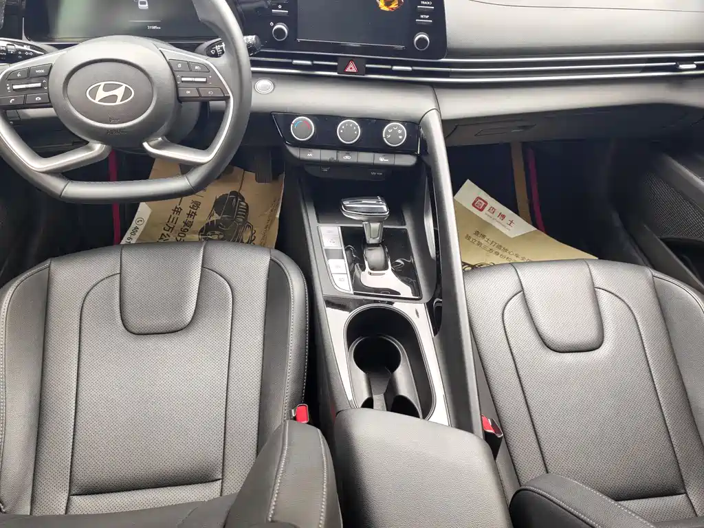 Hyundai Elantra 2024
