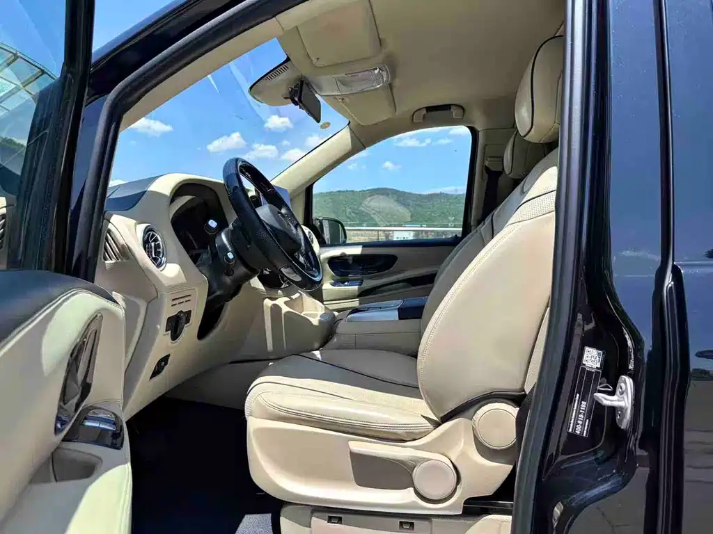 Mercedes-Benz Vito 2023 — фото 4