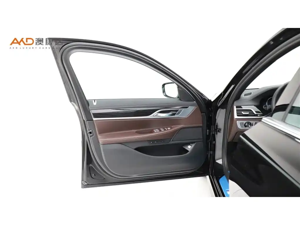 BMW 7 Series 2018 — фото 10