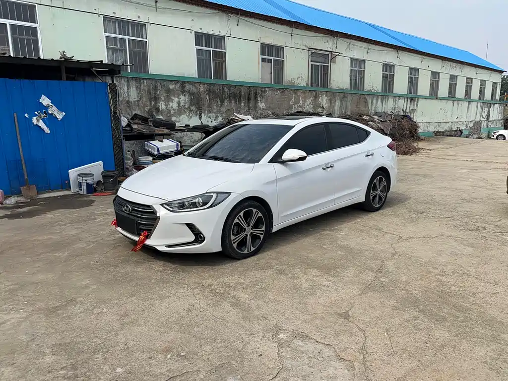 Hyundai Elantra 2018 — фото 1