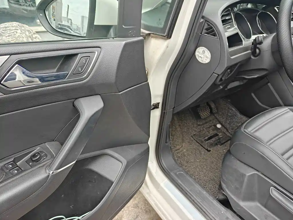 Volkswagen Touran 2018 — фото 10