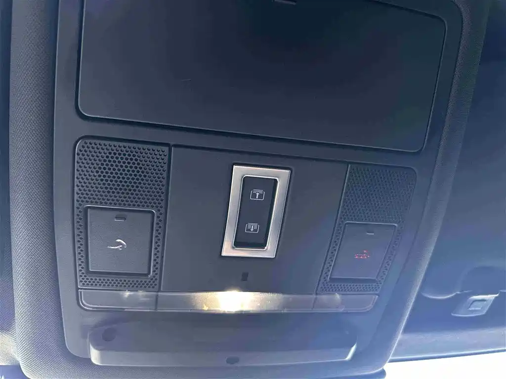 Land Rover Discovery Sport 2023 — фото 15