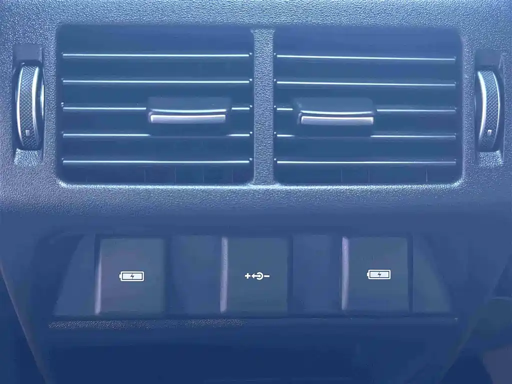 Land Rover Discovery Sport 2023 — фото 21