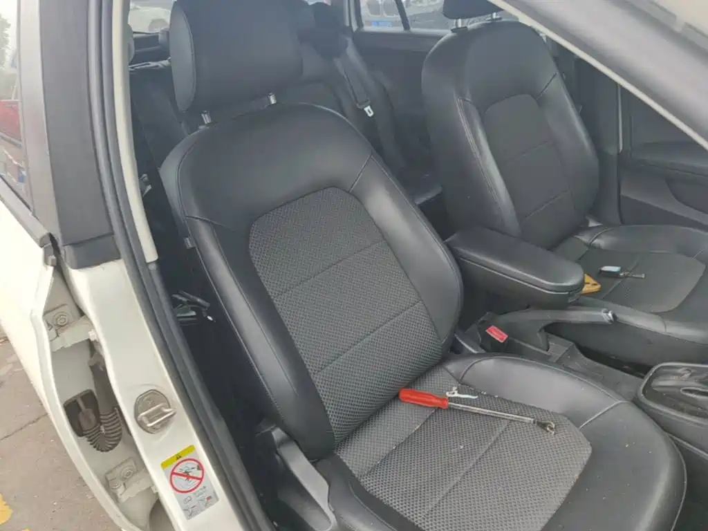 Skoda Rapid Spaceback 2015 — фото 25