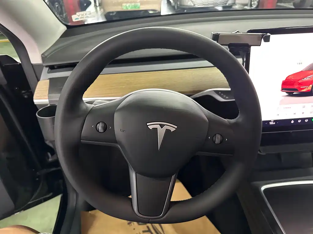 Tesla Model Y 2023 — фото 7