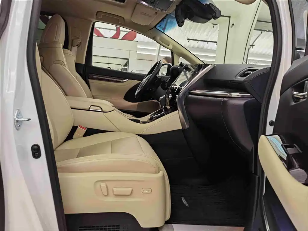 Toyota Vellfire 2022 — фото 19