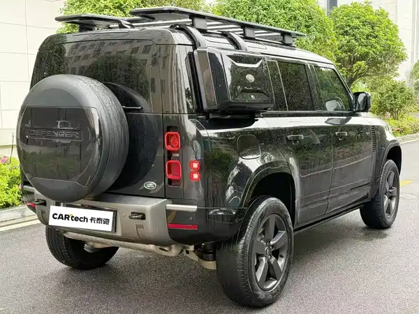 Land Rover Defender 2022