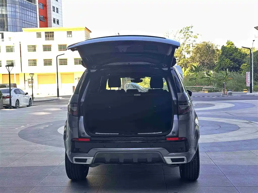 Land Rover Discovery Sport 2023 — фото 11
