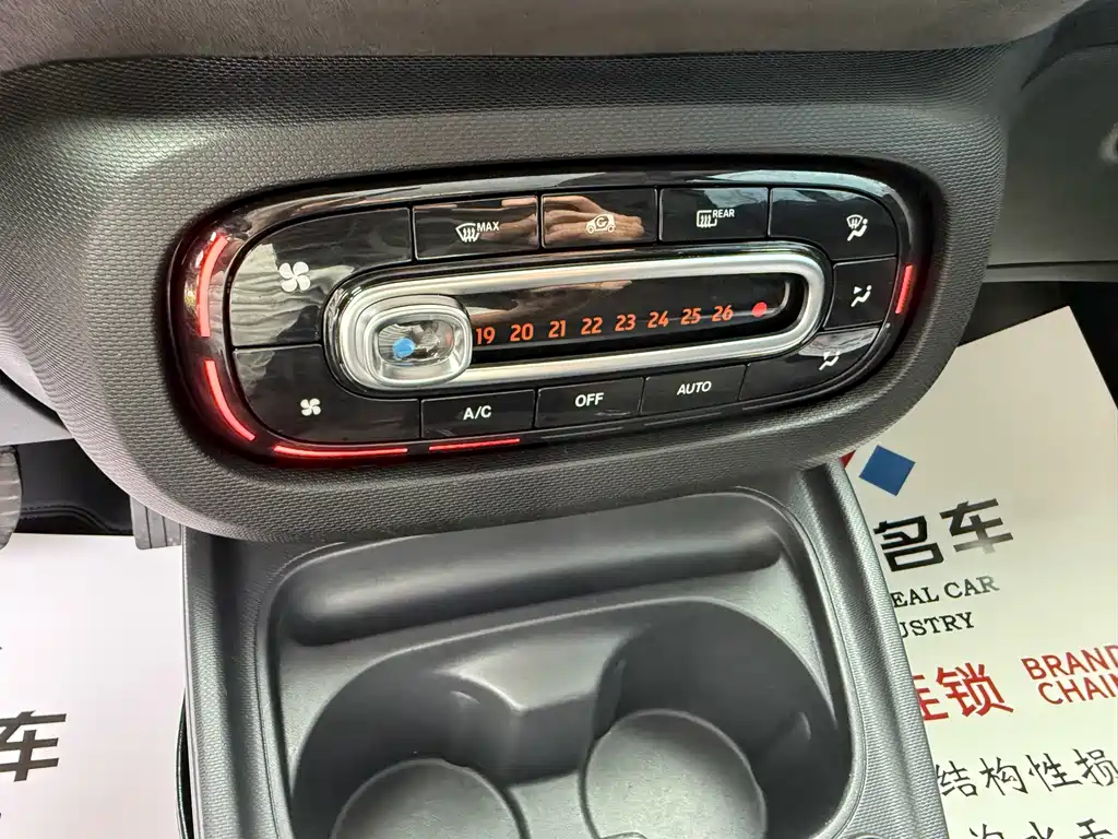smart fortwo 2019 — фото 12