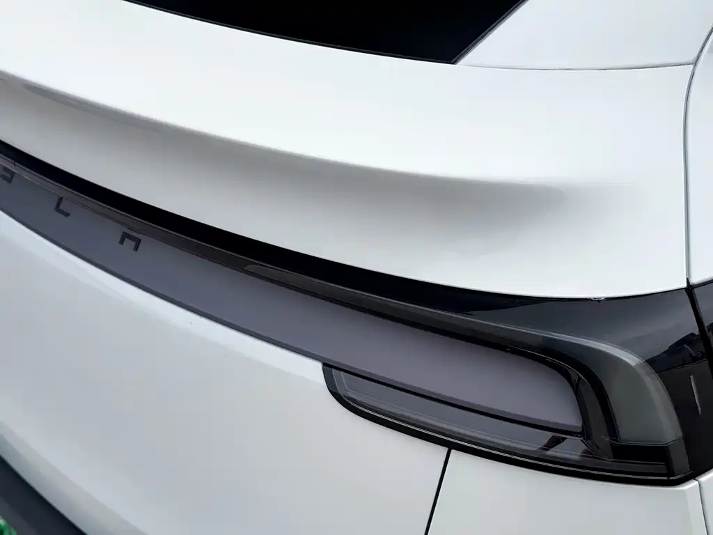 Tesla Model Y 2025 — фото 17