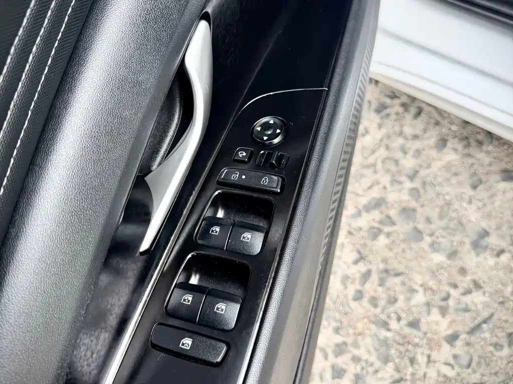 Hyundai Elantra 2023 — фото 18